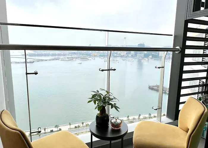 The Sapphire Apartment *
