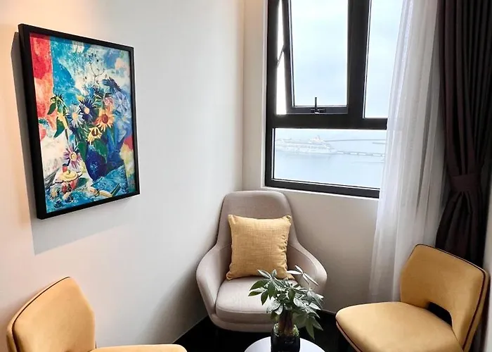 The Sapphire Apartment *